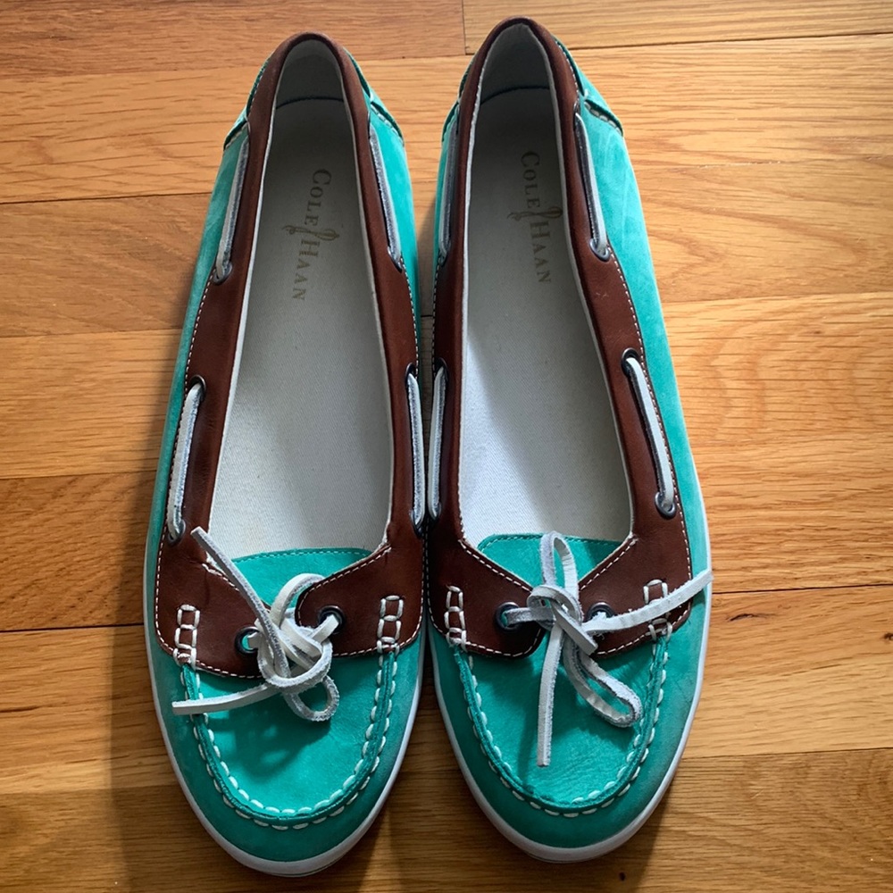 Very good condition Cole Haan Nike Air Loafers. Size 10.5 B